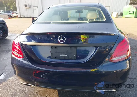 2016 Mercedes-Benz C 300 4Matic z USA, uszkodzony, nr VIN WDDWF4KB3GR144409